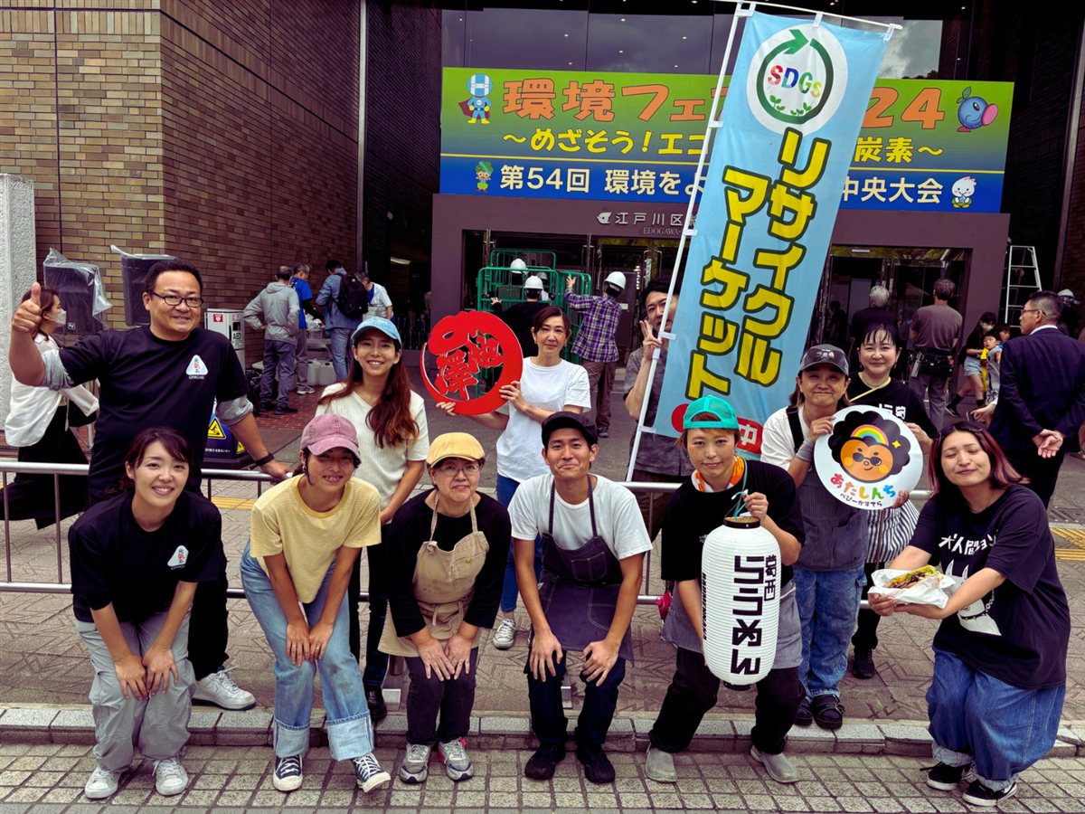 イベント会場前に並ぶ、えどいどの仲間たちの集合写真